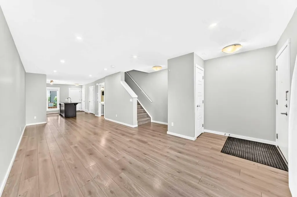 19458 37 Street SE Calgary AB T3M 2W9