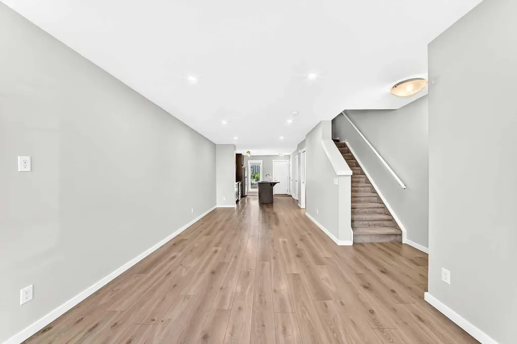 19458 37 Street SE Calgary AB T3M 2W9