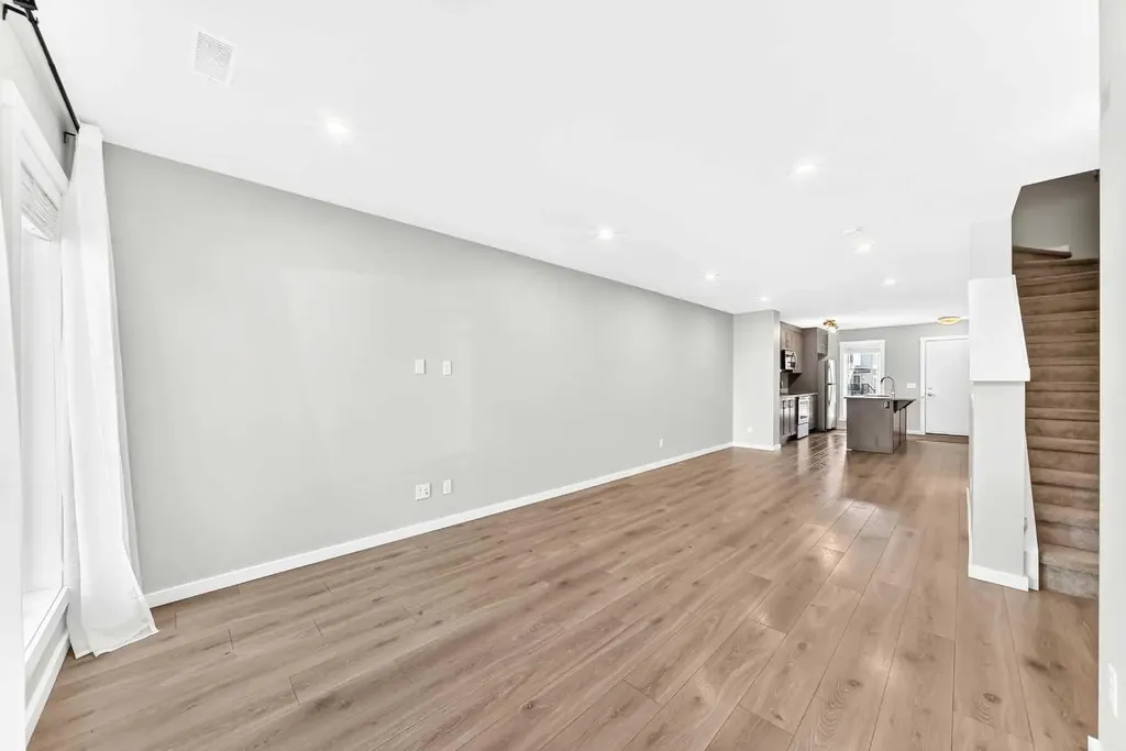 19458 37 Street SE Calgary AB T3M 2W9