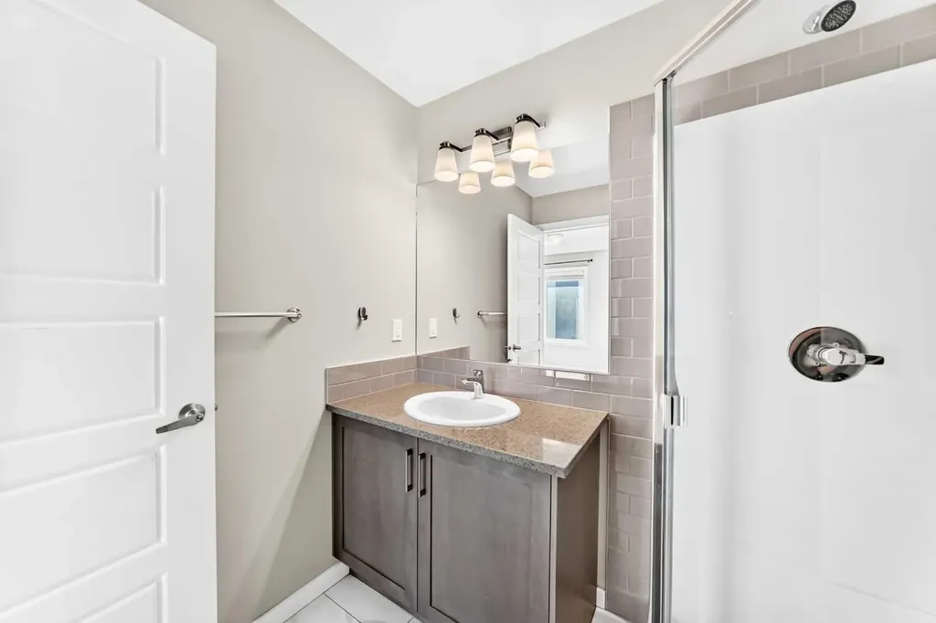 19458 37 Street SE Calgary AB T3M 2W9
