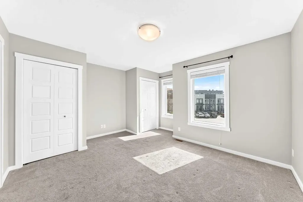 19458 37 Street SE Calgary AB T3M 2W9
