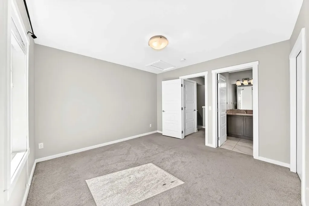 19458 37 Street SE Calgary AB T3M 2W9