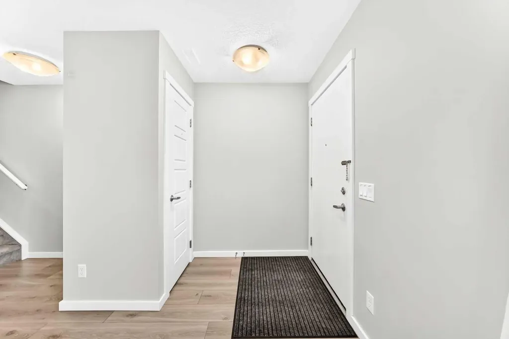 19458 37 Street SE Calgary AB T3M 2W9
