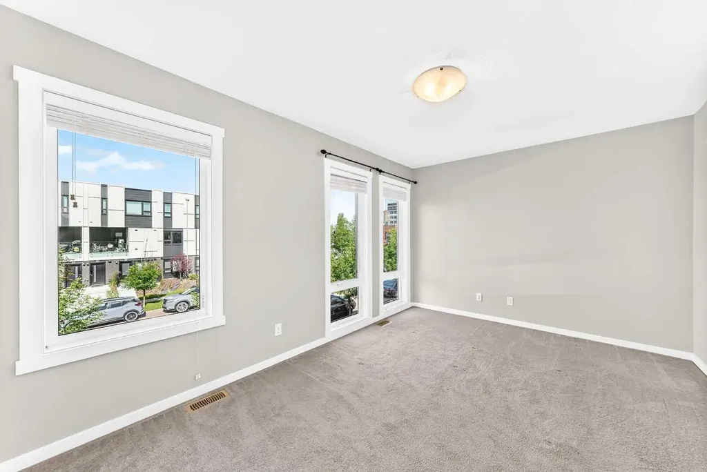 19458 37 Street SE Calgary AB T3M 2W9