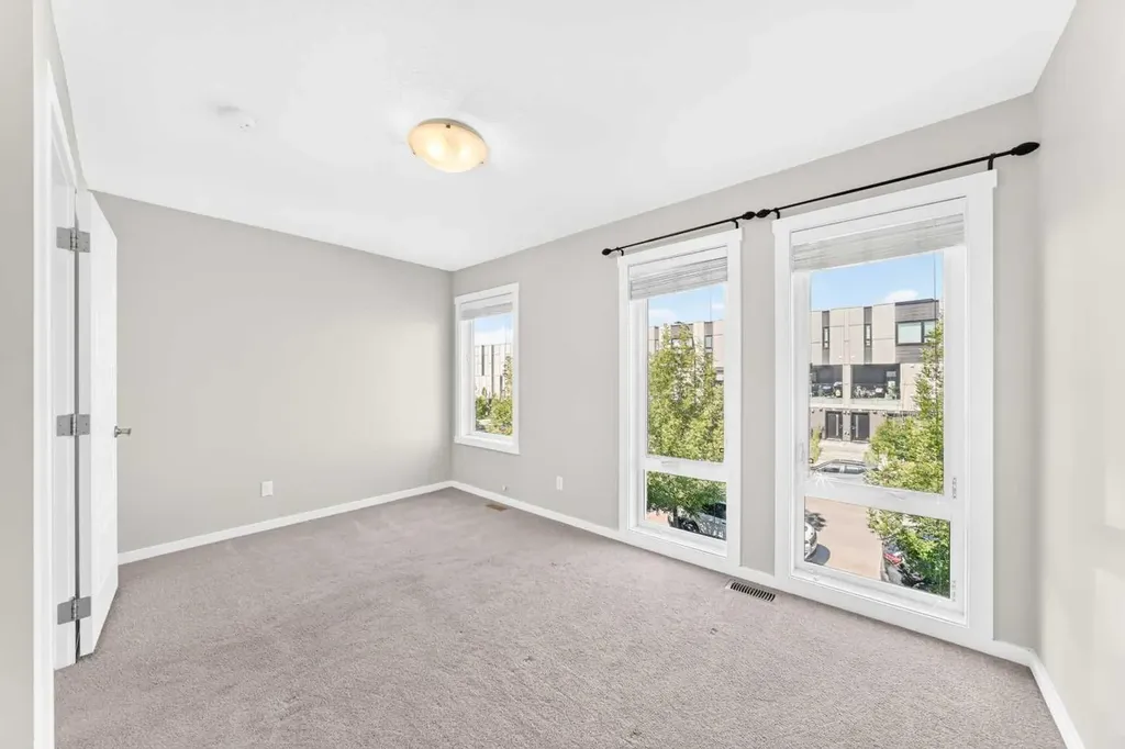 19458 37 Street SE Calgary AB T3M 2W9