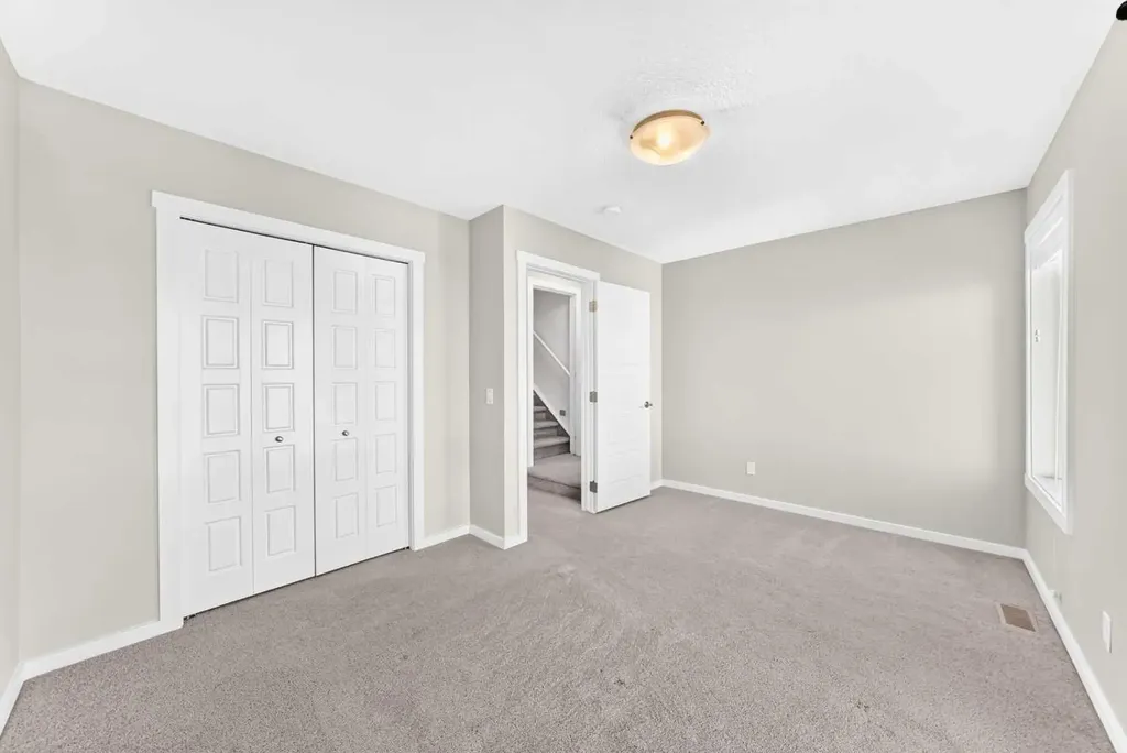 19458 37 Street SE Calgary AB T3M 2W9