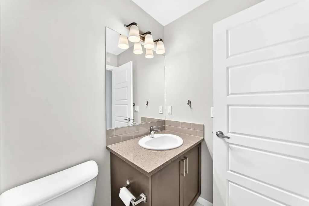 19458 37 Street SE Calgary AB T3M 2W9