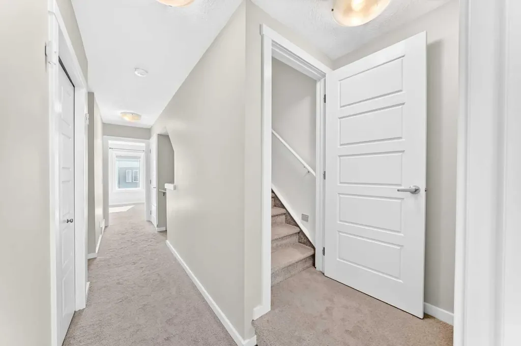 19458 37 Street SE Calgary AB T3M 2W9