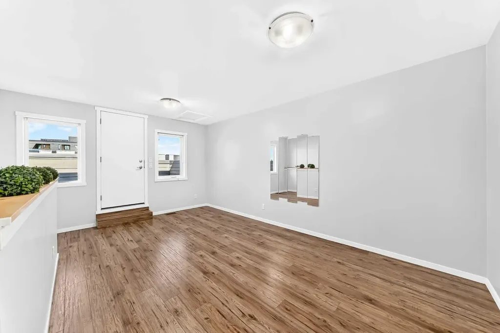 19458 37 Street SE Calgary AB T3M 2W9
