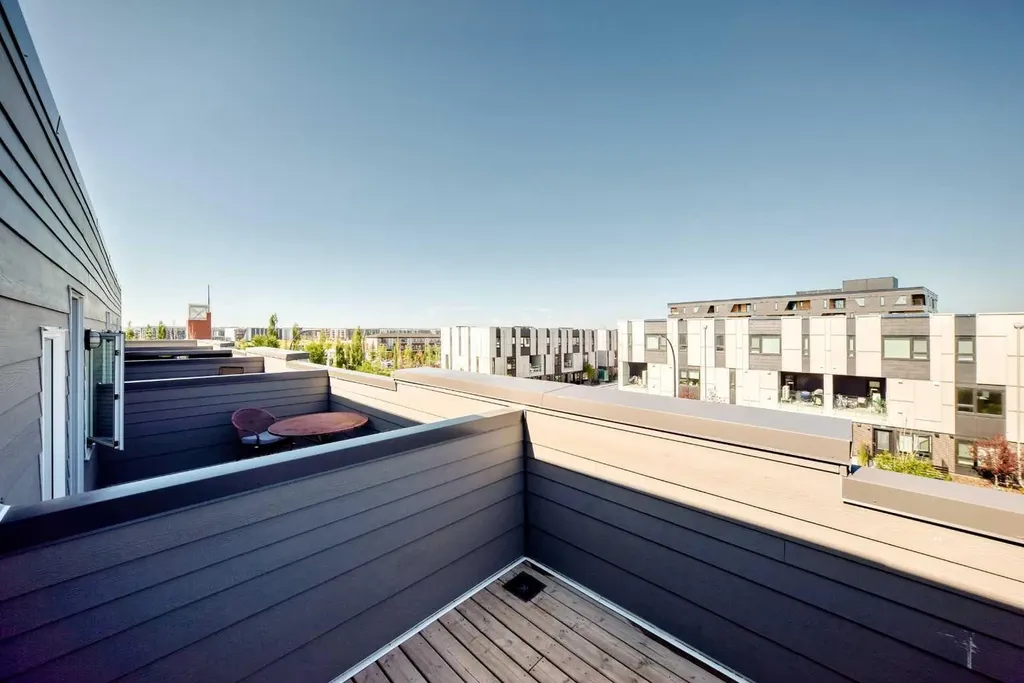 19458 37 Street SE Calgary AB T3M 2W9