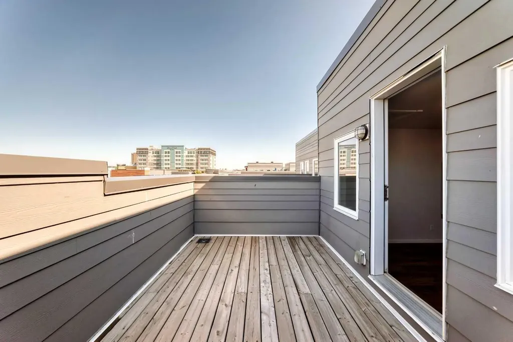 19458 37 Street SE Calgary AB T3M 2W9