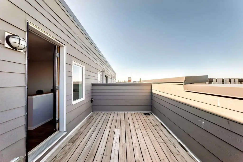 19458 37 Street SE Calgary AB T3M 2W9