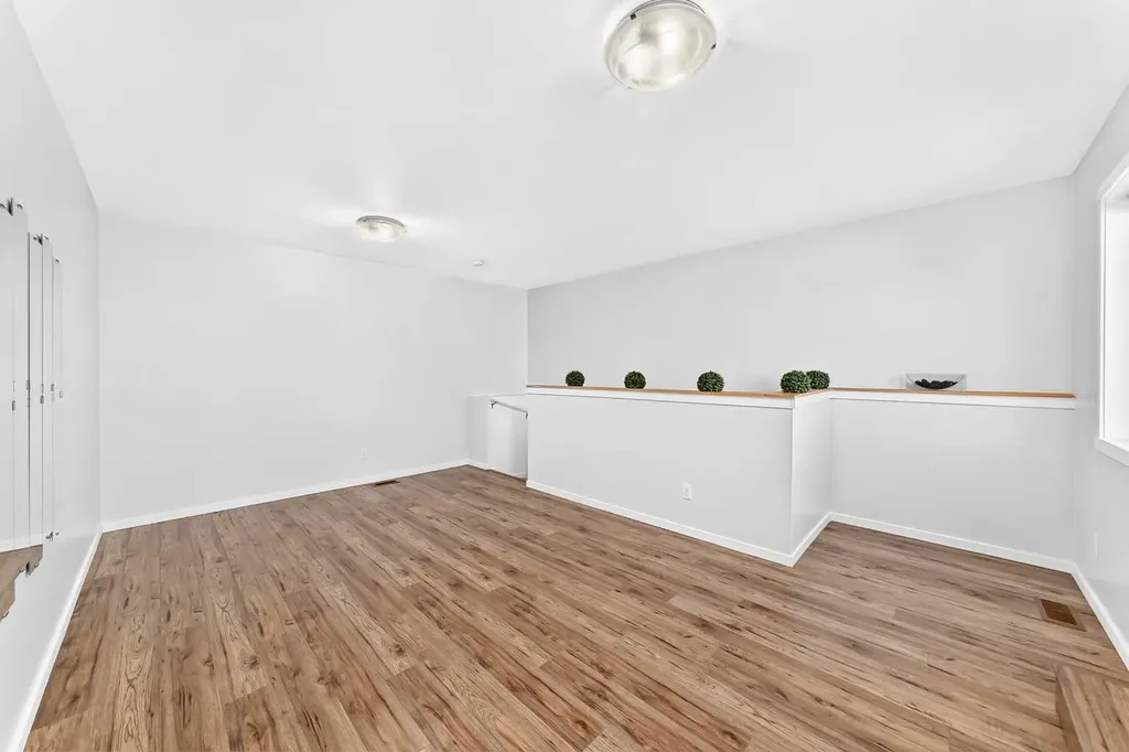 19458 37 Street SE Calgary AB T3M 2W9