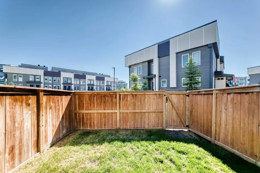 19458 37 Street SE Calgary AB T3M 2W9
