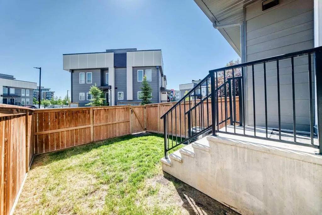 19458 37 Street SE Calgary AB T3M 2W9