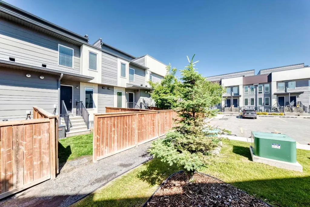 19458 37 Street SE Calgary AB T3M 2W9