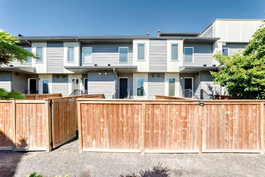 19458 37 Street SE Calgary AB T3M 2W9