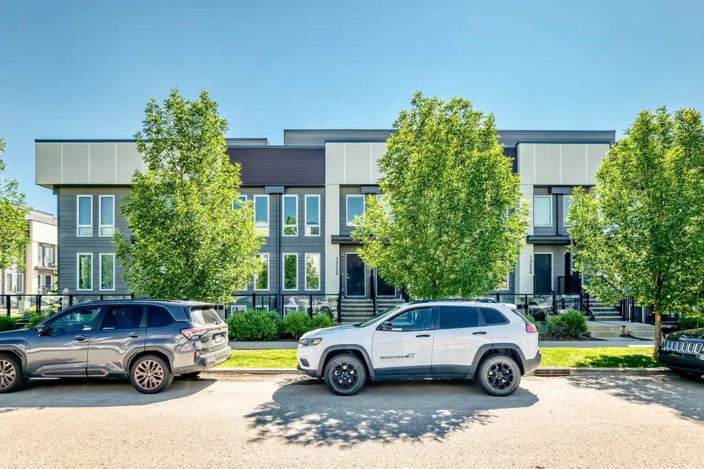 19458 37 Street SE Calgary AB T3M 2W9