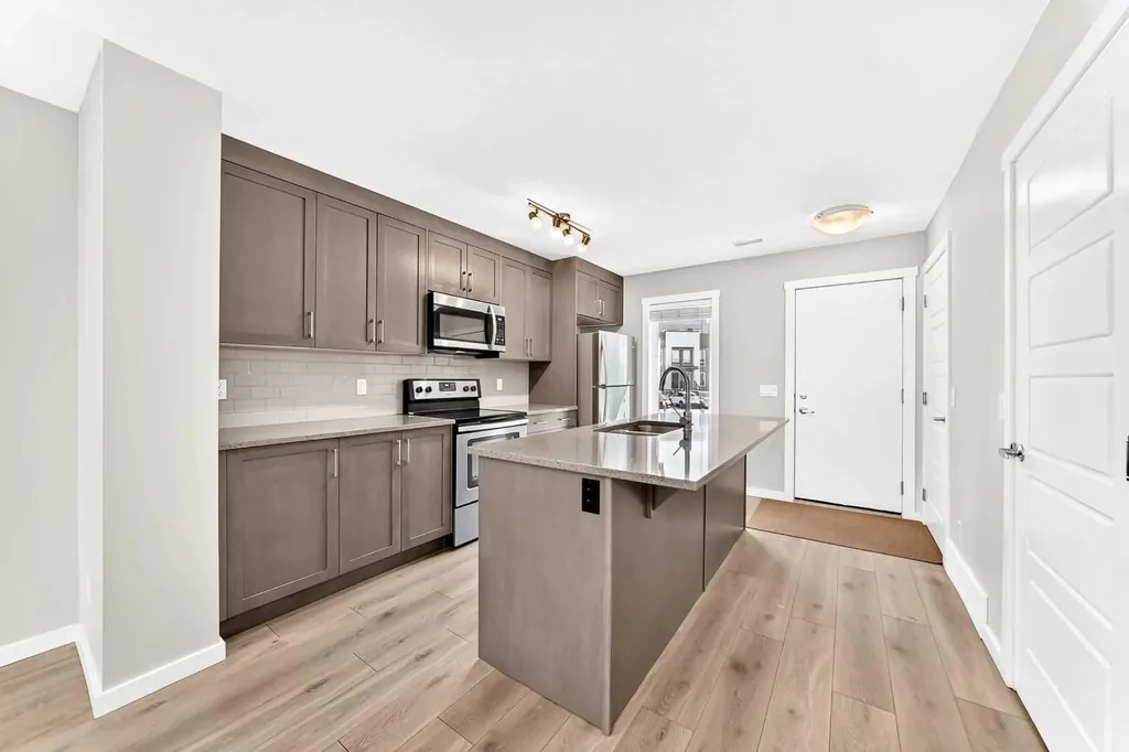 19458 37 Street SE Calgary AB T3M 2W9