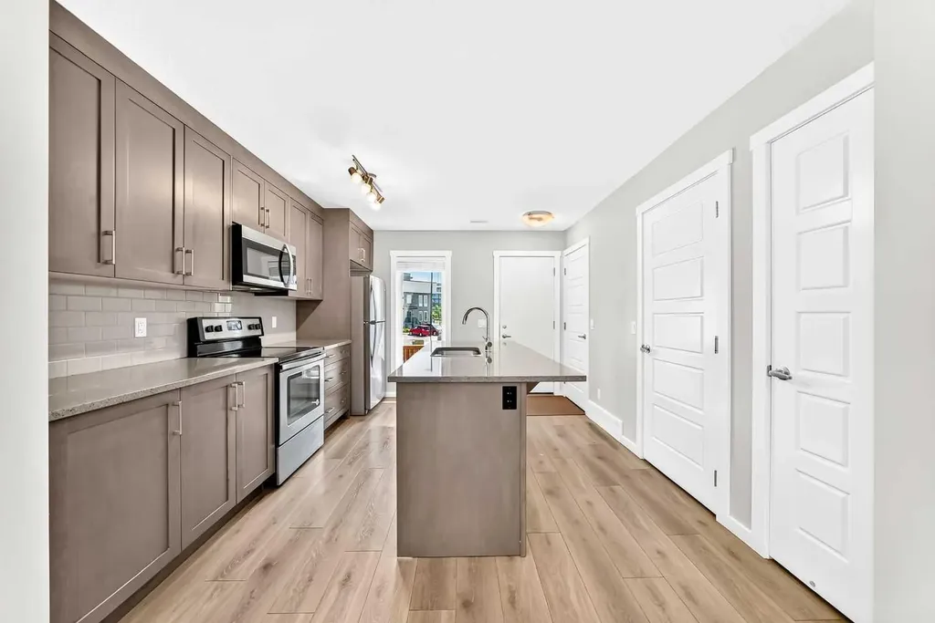 19458 37 Street SE Calgary AB T3M 2W9