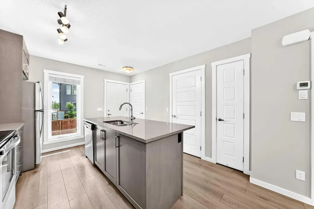 19458 37 Street SE Calgary AB T3M 2W9