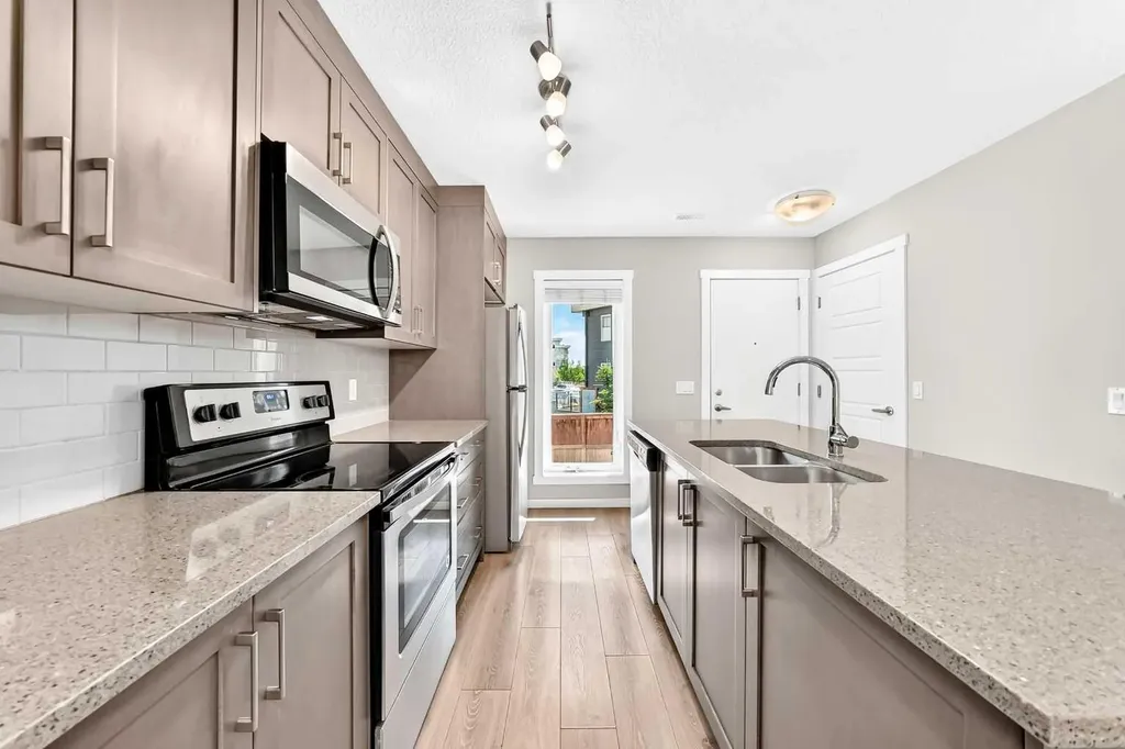 19458 37 Street SE Calgary AB T3M 2W9