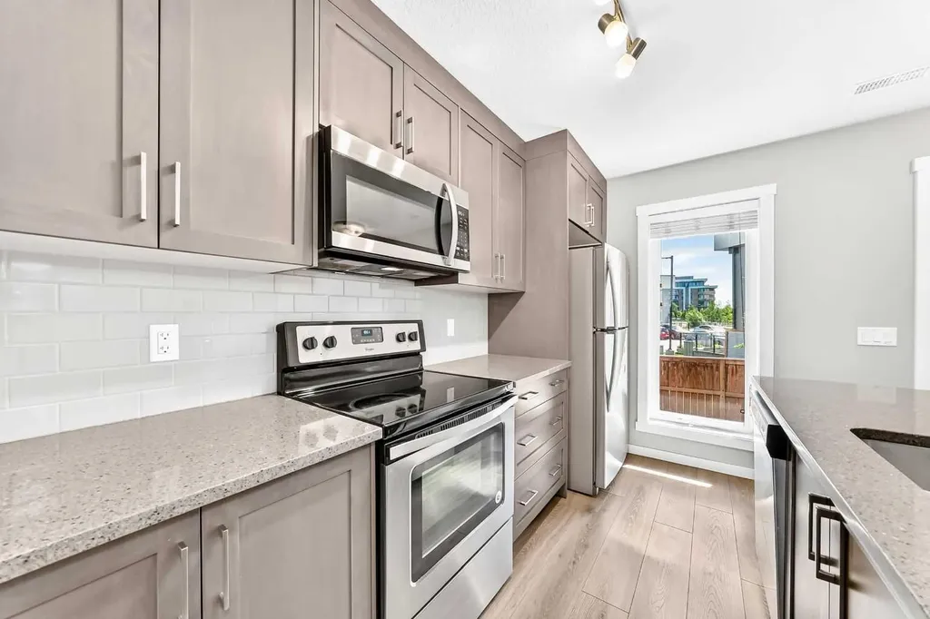 19458 37 Street SE Calgary AB T3M 2W9