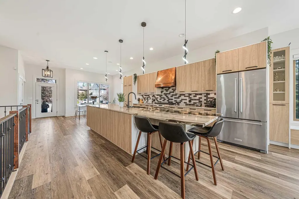 2 Discovery Ridge Heights SW Calgary AB T3H 5T1