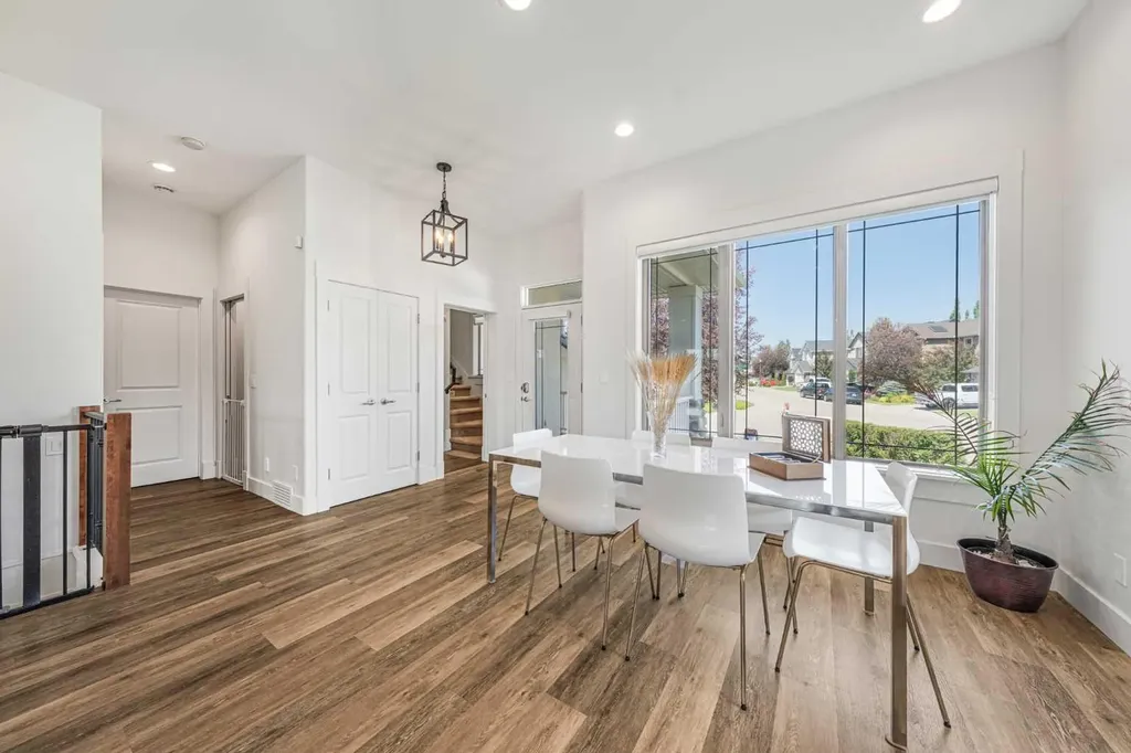 2 Discovery Ridge Heights SW Calgary AB T3H 5T1