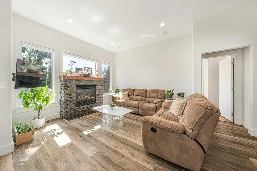 2 Discovery Ridge Heights SW Calgary AB T3H 5T1