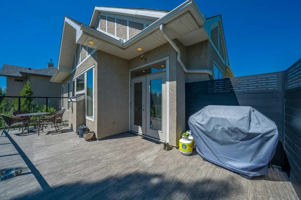 2 Discovery Ridge Heights SW Calgary AB T3H 5T1