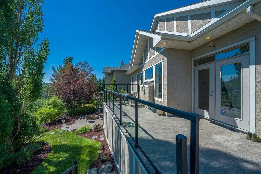 2 Discovery Ridge Heights SW Calgary AB T3H 5T1