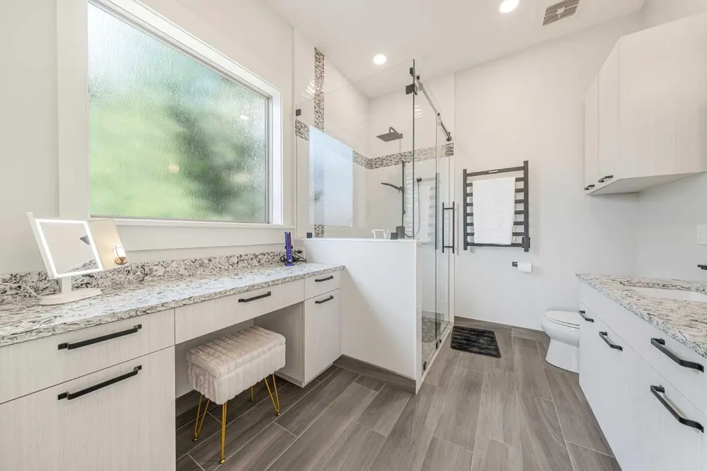 2 Discovery Ridge Heights SW Calgary AB T3H 5T1
