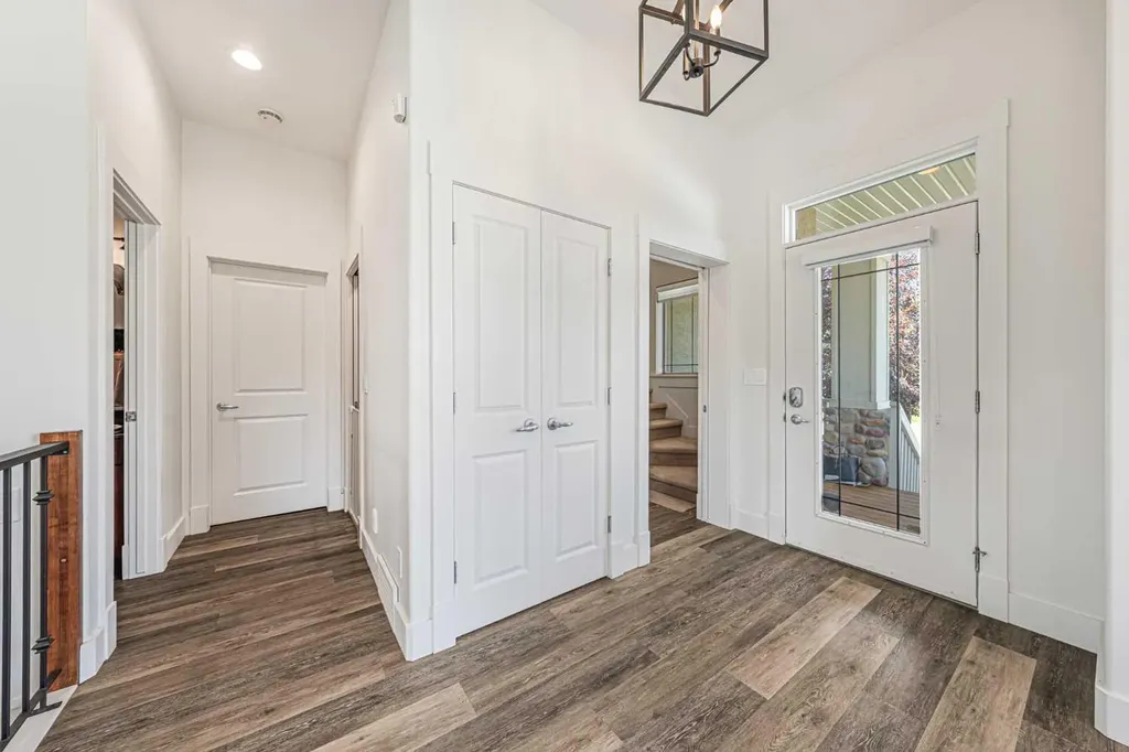 2 Discovery Ridge Heights SW Calgary AB T3H 5T1