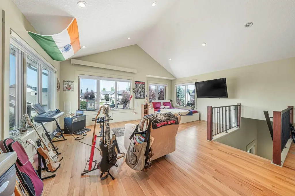 2 Discovery Ridge Heights SW Calgary AB T3H 5T1