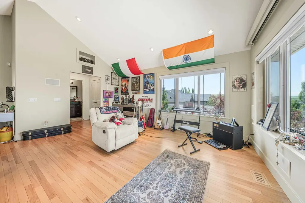 2 Discovery Ridge Heights SW Calgary AB T3H 5T1