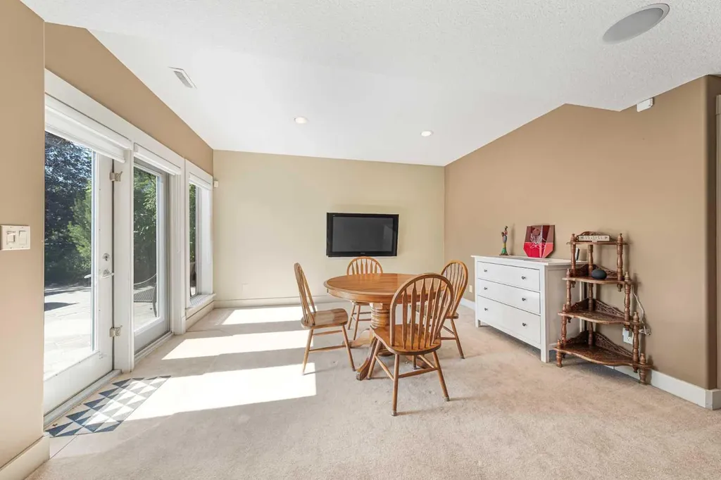 2 Discovery Ridge Heights SW Calgary AB T3H 5T1