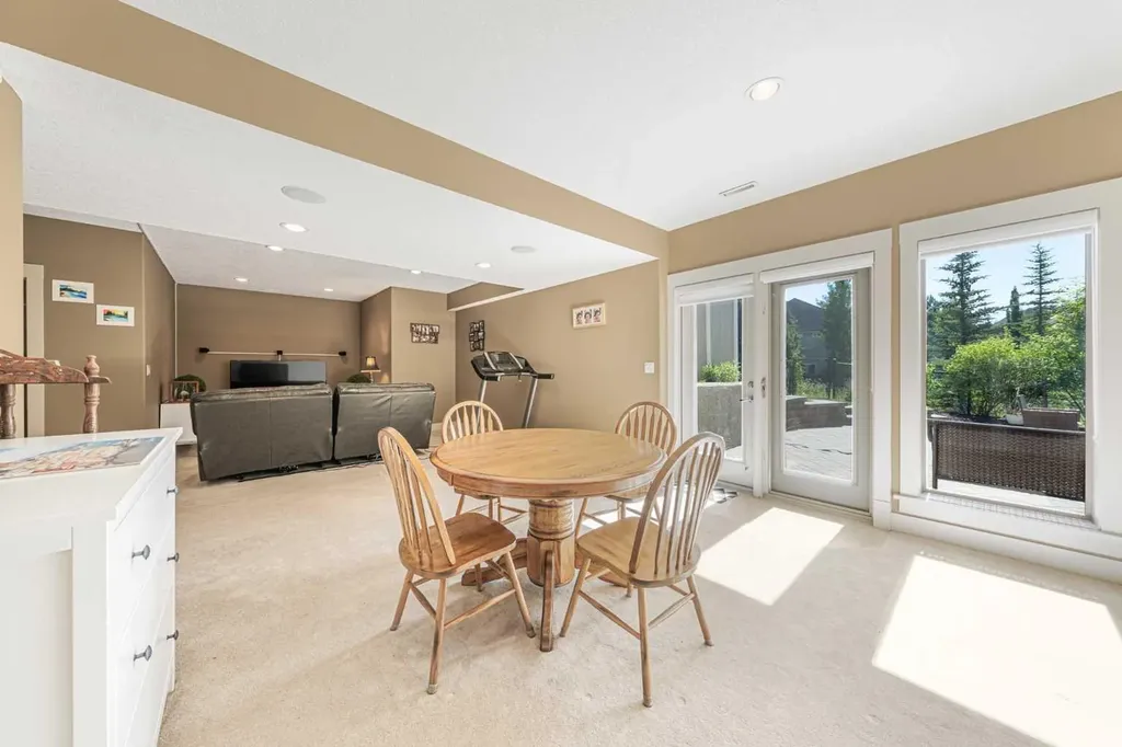 2 Discovery Ridge Heights SW Calgary AB T3H 5T1