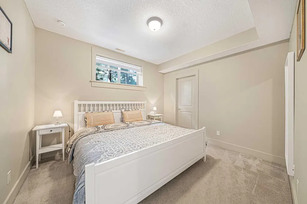 2 Discovery Ridge Heights SW Calgary AB T3H 5T1