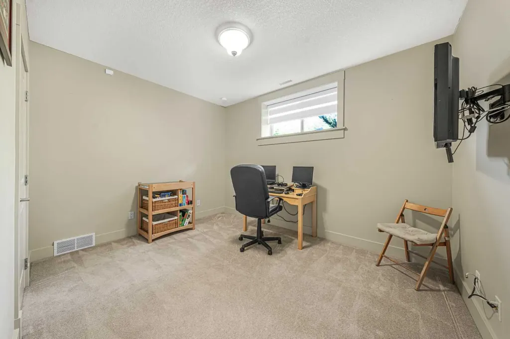 2 Discovery Ridge Heights SW Calgary AB T3H 5T1