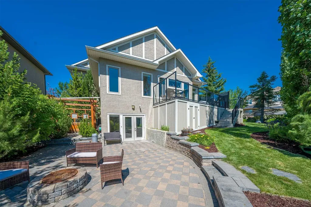 2 Discovery Ridge Heights SW Calgary AB T3H 5T1