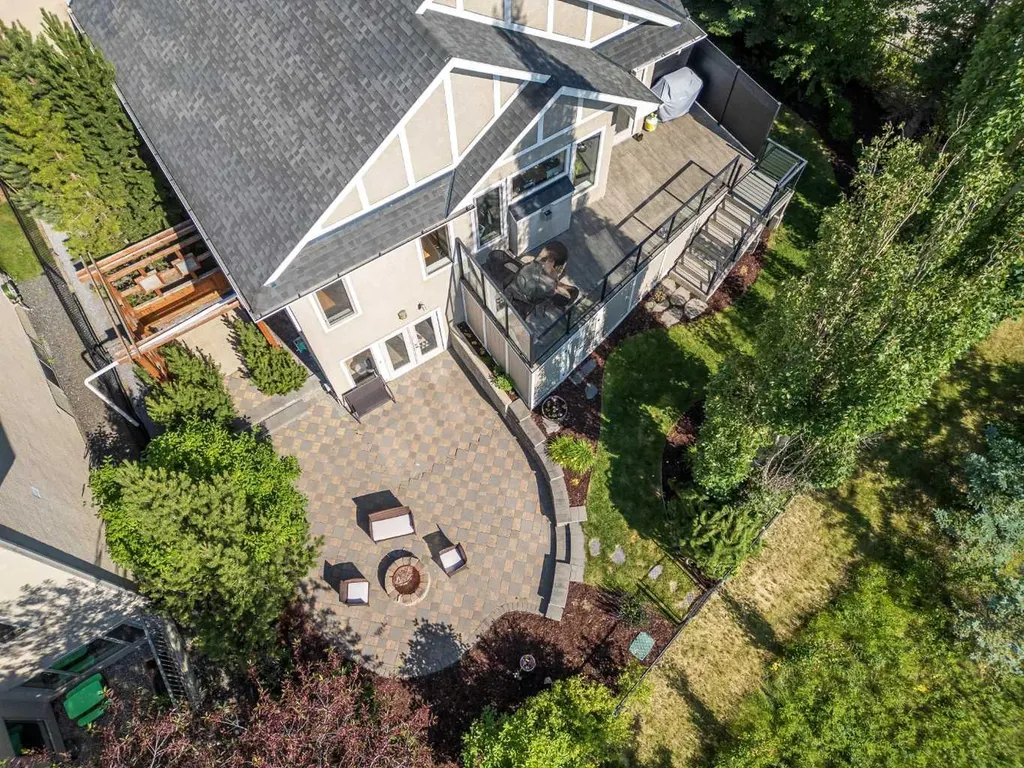 2 Discovery Ridge Heights SW Calgary AB T3H 5T1