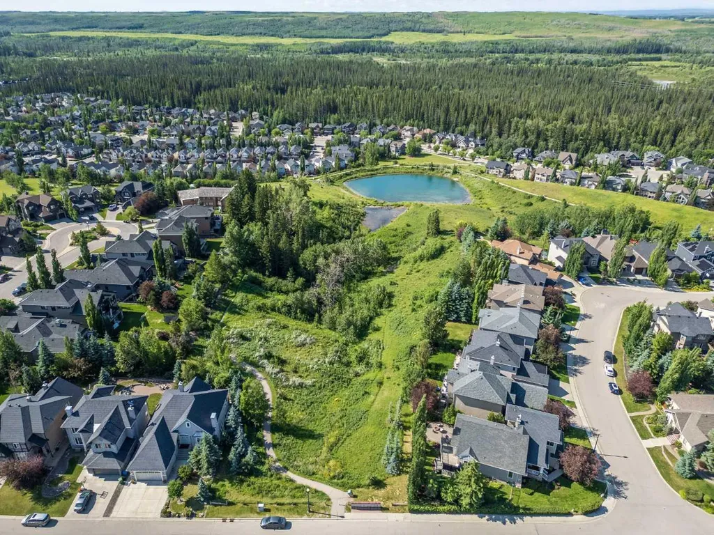 2 Discovery Ridge Heights SW Calgary AB T3H 5T1
