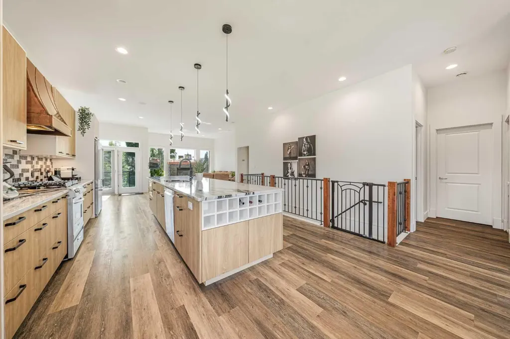 2 Discovery Ridge Heights SW Calgary AB T3H 5T1