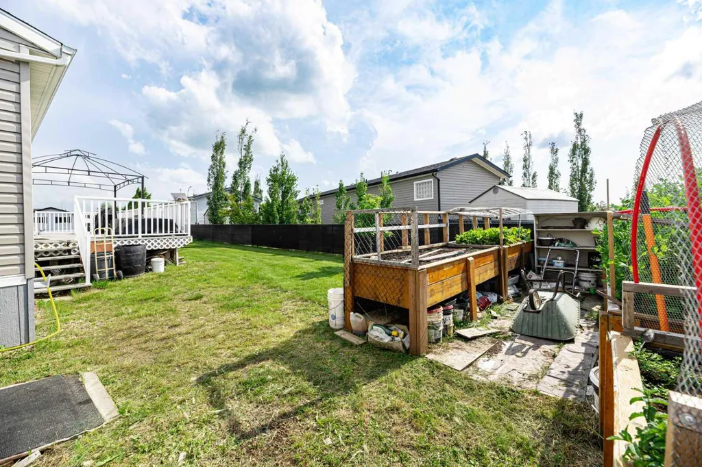 15 Mackenzie Ranch Way Lacombe AB T4L 0B4