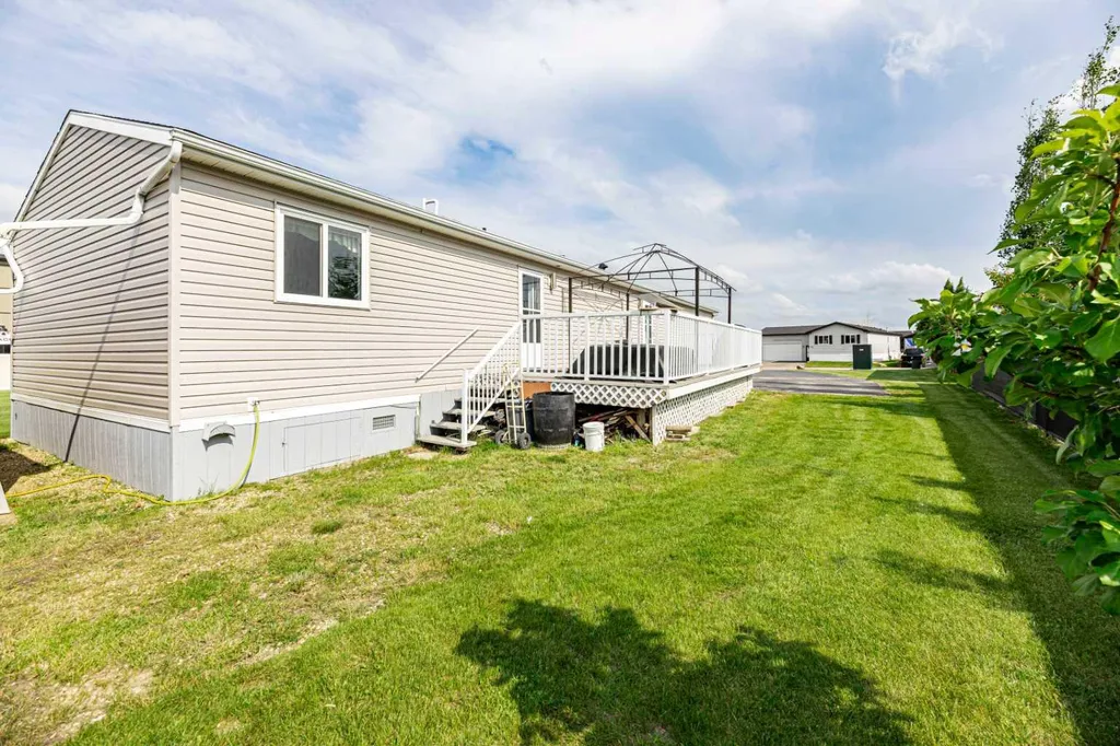 15 Mackenzie Ranch Way Lacombe AB T4L 0B4