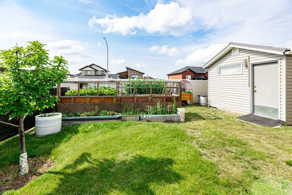 15 Mackenzie Ranch Way Lacombe AB T4L 0B4