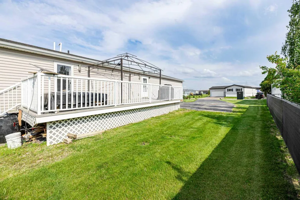 15 Mackenzie Ranch Way Lacombe AB T4L 0B4