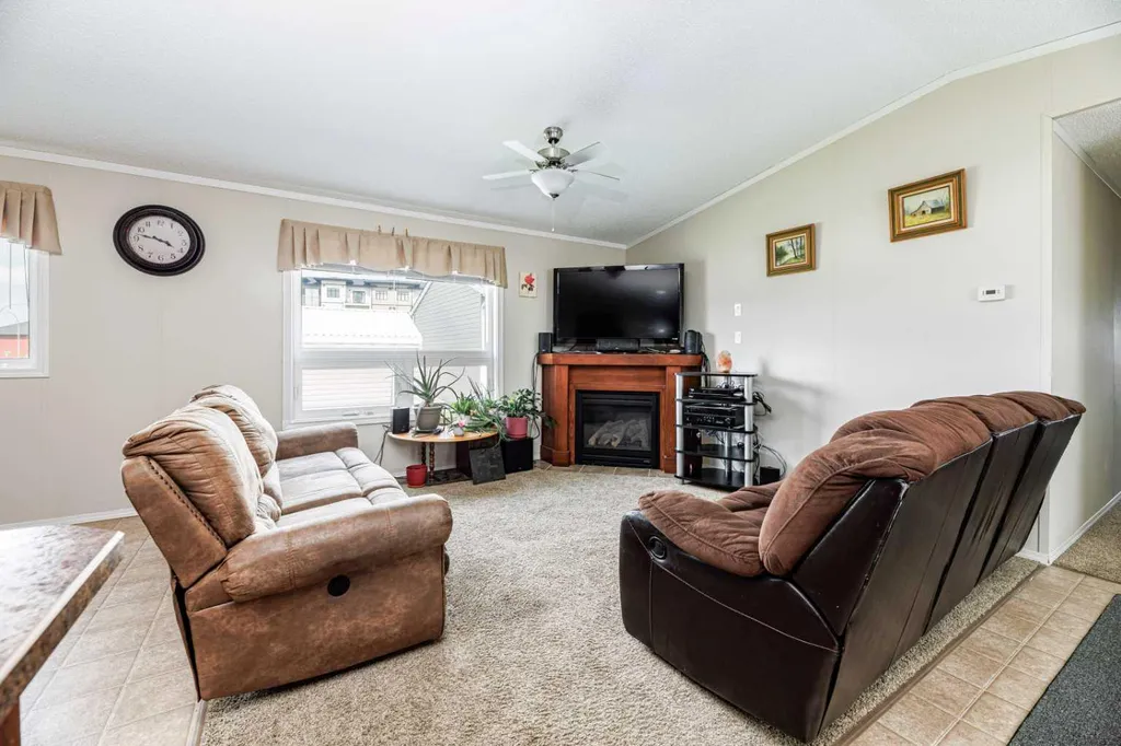 15 Mackenzie Ranch Way Lacombe AB T4L 0B4