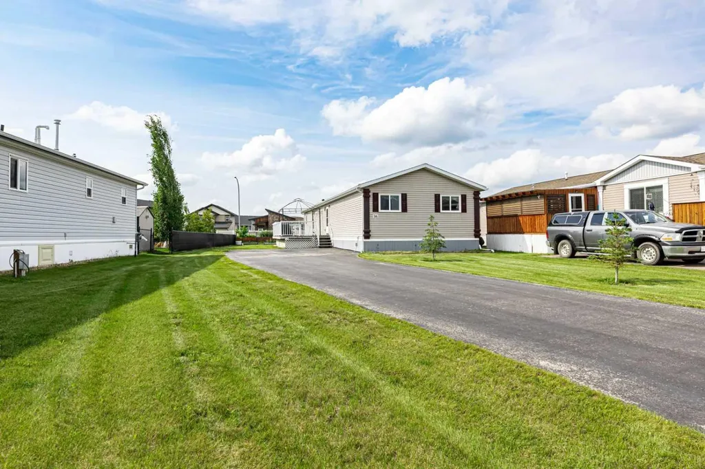 15 Mackenzie Ranch Way Lacombe AB T4L 0B4